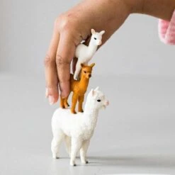 Schleich Alpaca Toy Set -Wrangler || Schleich || ROPER Shop img85252 schleich alpaca toy set